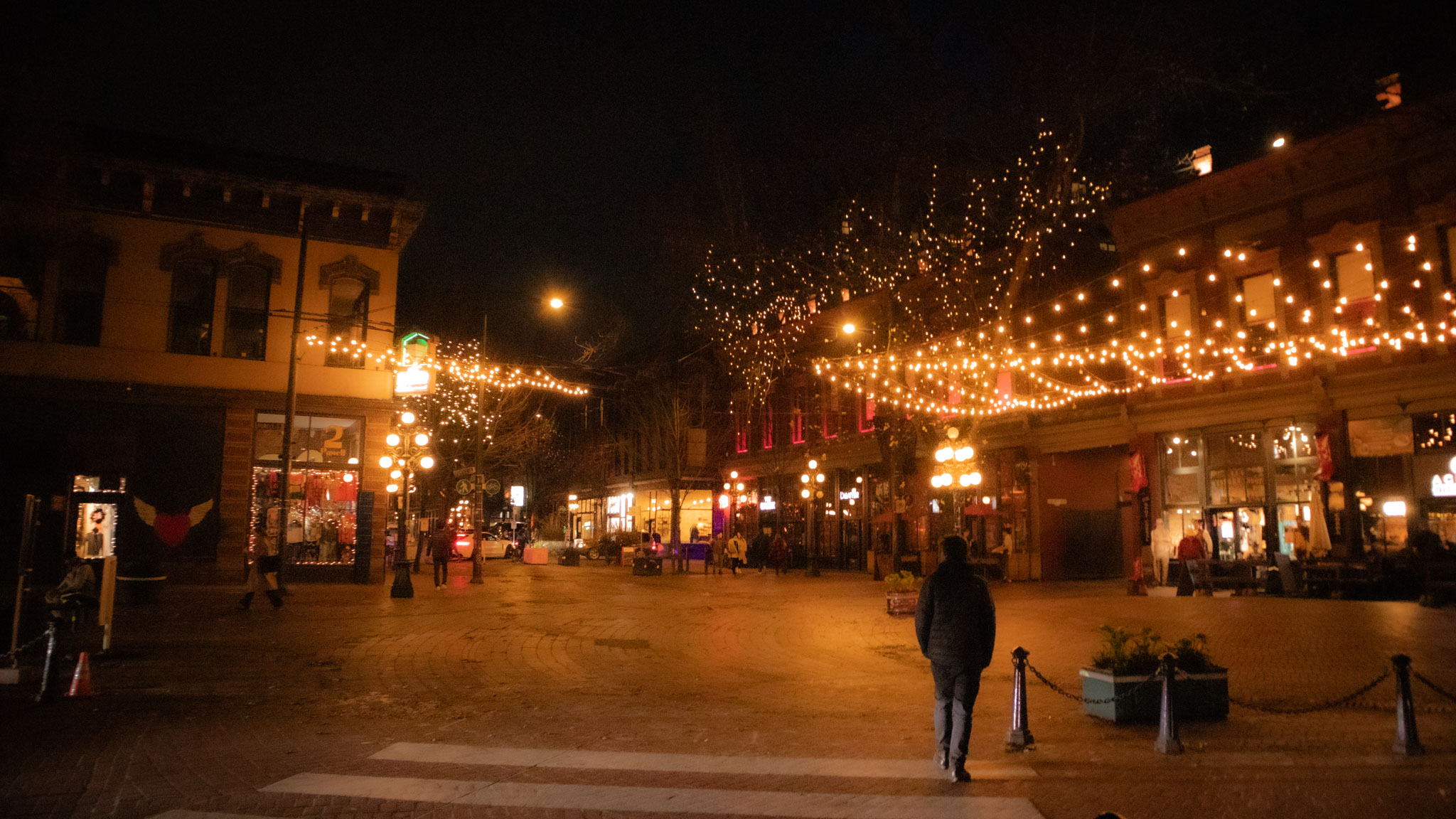 15mm, 1/100, f6.5, iso8000 (nov22/24) | canon eos m50